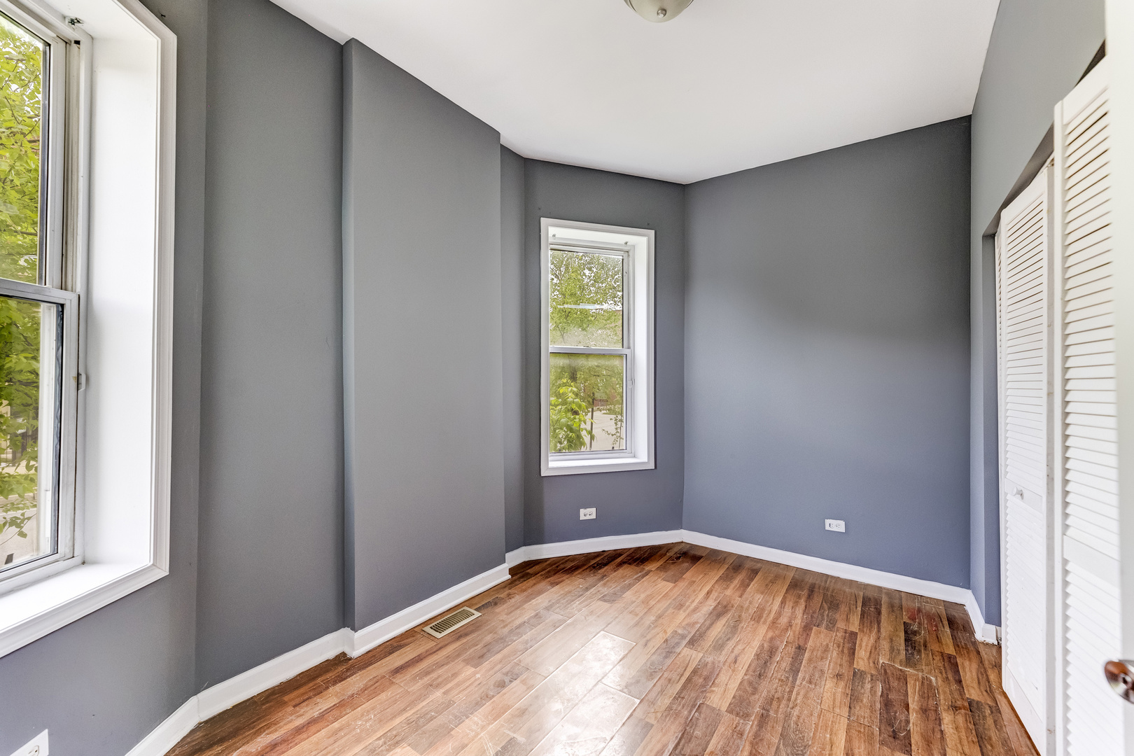 6601 S St Lawrence Avenue