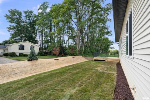 Tiny photo for 4730 WILLOW Circle, Davenport, IA 52806 (MLS # QC4269738)