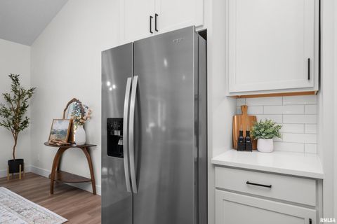 Tiny photo for 4730 WILLOW Circle, Davenport, IA 52806 (MLS # QC4269738)