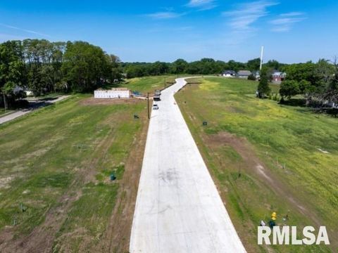 Tiny photo for 4730 WILLOW Circle, Davenport, IA 52806 (MLS # QC4269738)