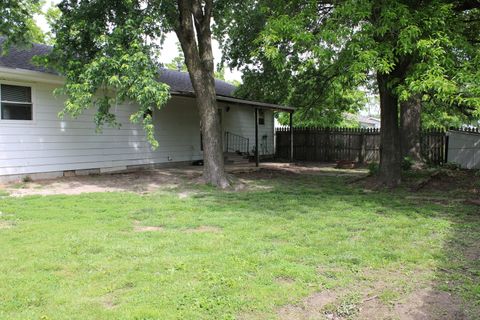 Tiny photo for 514 Roddy Road, Salem, IL 62881 (MLS # 12636984)