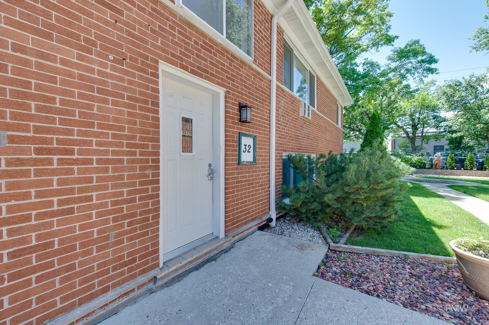 32 N Main Street 1S