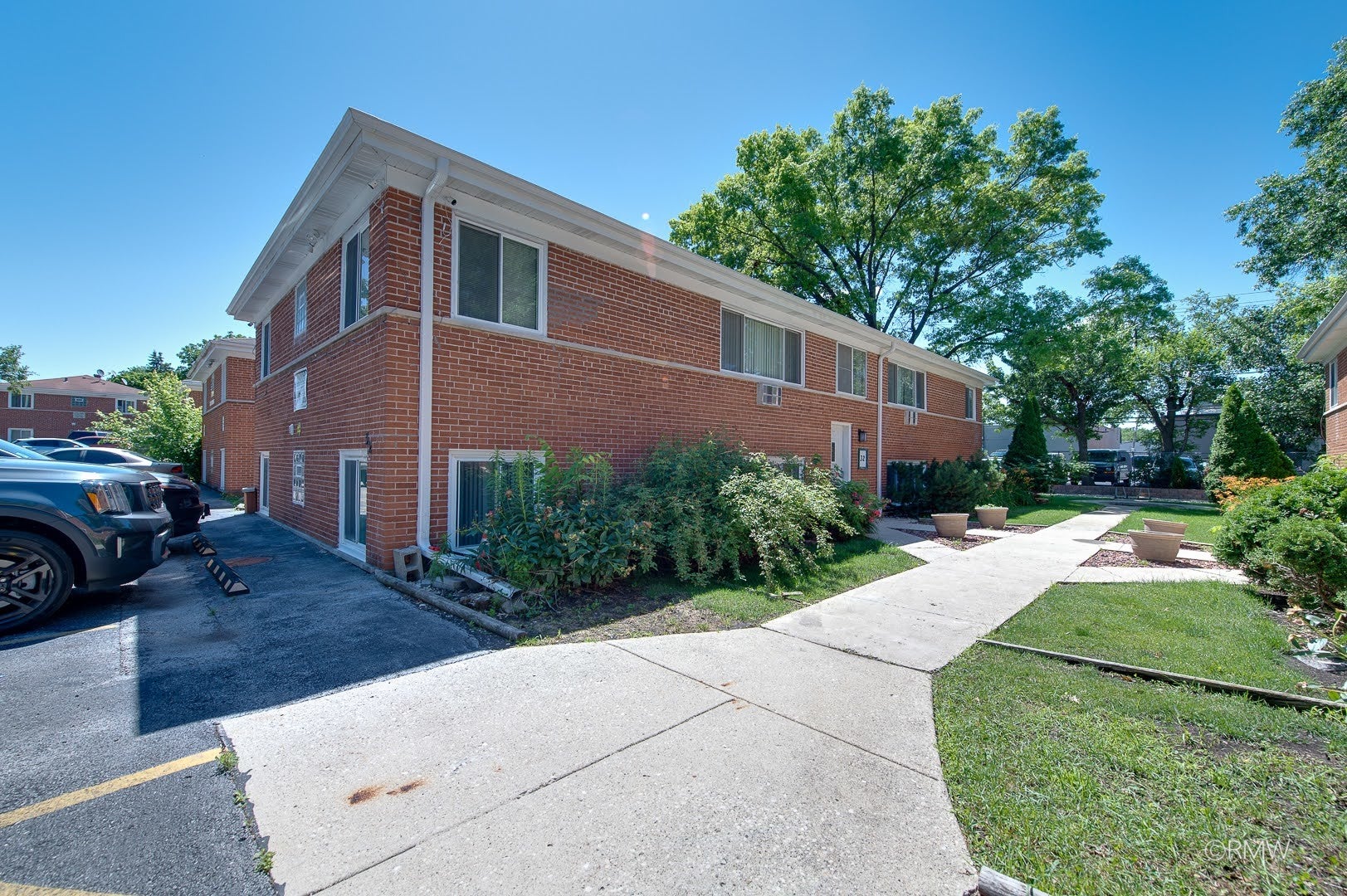 32 N Main Street 1S