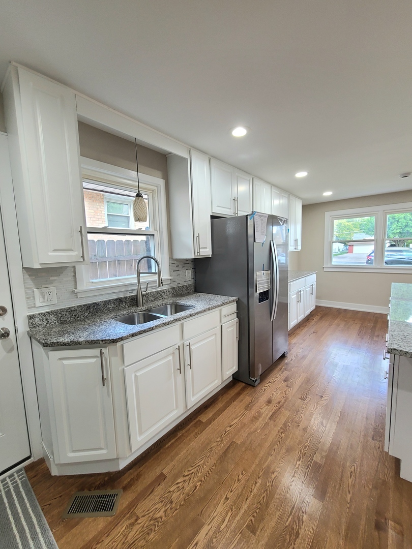 6437 W 82nd Street