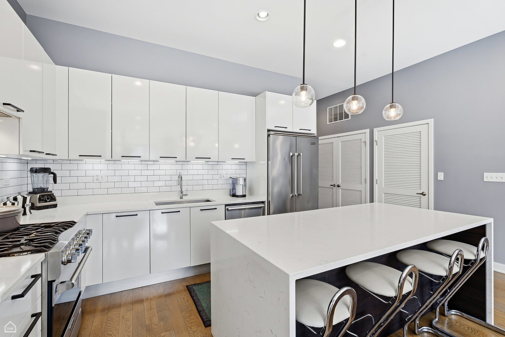 1611 N Hermitage Avenue 303