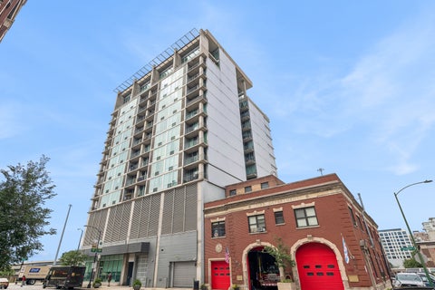 Photo of 700 W VAN BUREN Street #604, Chicago, IL 60607 (MLS # 12766418)