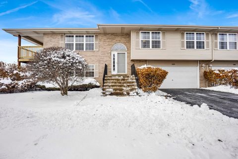 Photo of 5303 W 109th Street #5303, Oak Lawn, IL 60453 (MLS # 12527117)