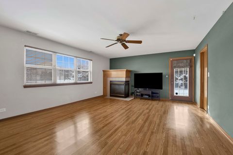 Tiny photo for 5303 W 109th Street #5303, Oak Lawn, IL 60453 (MLS # 12527117)
