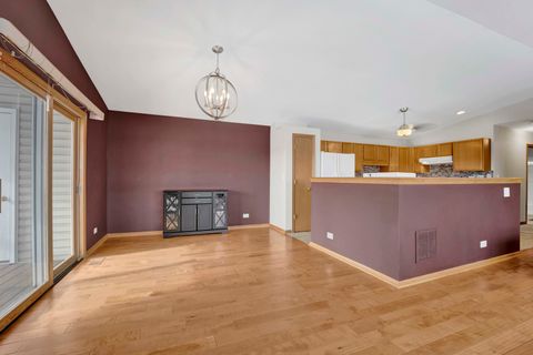 Tiny photo for 5303 W 109th Street #5303, Oak Lawn, IL 60453 (MLS # 12527117)