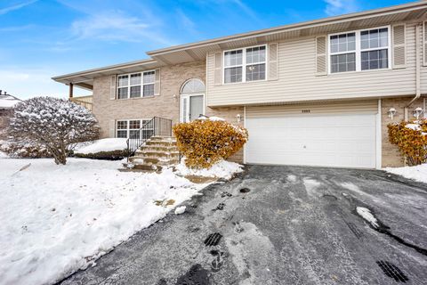 Tiny photo for 5303 W 109th Street #5303, Oak Lawn, IL 60453 (MLS # 12527117)