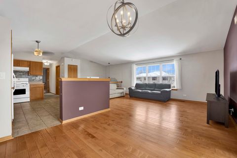 Tiny photo for 5303 W 109th Street #5303, Oak Lawn, IL 60453 (MLS # 12527117)