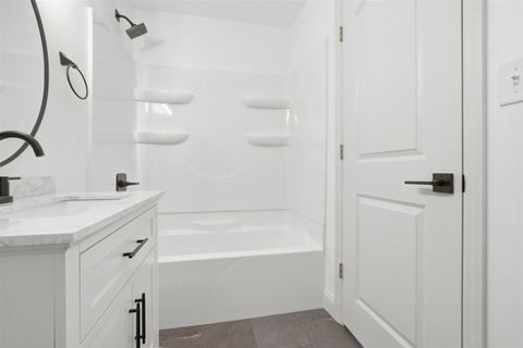 Tiny photo for 3009 E Oakland Avenue, Bloomington, IL 61704 (MLS # 12548306)