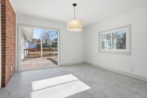 Tiny photo for 3009 E Oakland Avenue, Bloomington, IL 61704 (MLS # 12548306)