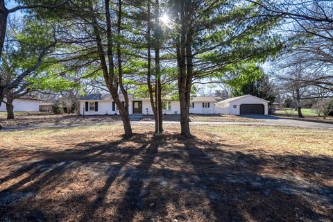 Tiny photo for 3009 E Oakland Avenue, Bloomington, IL 61704 (MLS # 12548306)