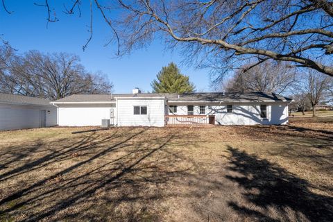 Tiny photo for 3009 E Oakland Avenue, Bloomington, IL 61704 (MLS # 12548306)