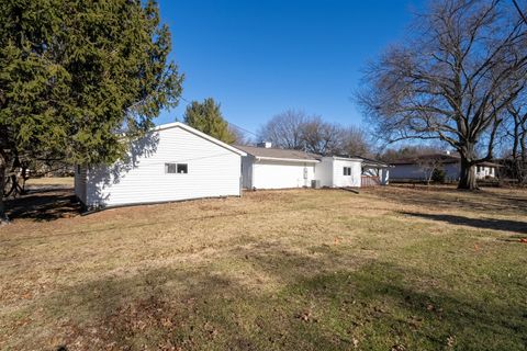 Tiny photo for 3009 E Oakland Avenue, Bloomington, IL 61704 (MLS # 12548306)
