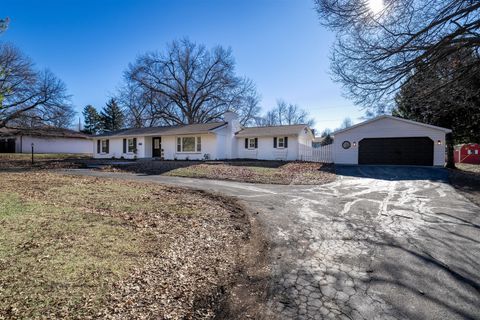 Tiny photo for 3009 E Oakland Avenue, Bloomington, IL 61704 (MLS # 12548306)