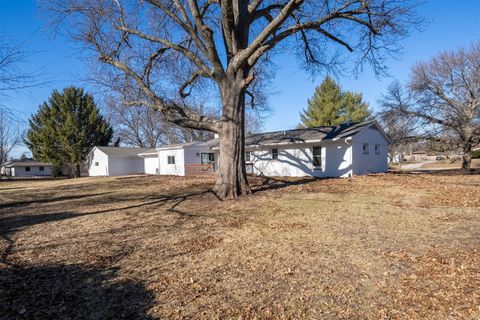 Tiny photo for 3009 E Oakland Avenue, Bloomington, IL 61704 (MLS # 12548306)