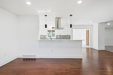 Tiny photo for 3009 E Oakland Avenue, Bloomington, IL 61704 (MLS # 12548306)