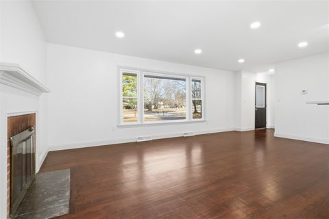 Tiny photo for 3009 E Oakland Avenue, Bloomington, IL 61704 (MLS # 12548306)