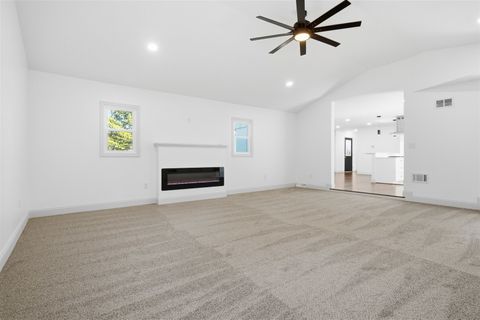 Tiny photo for 3009 E Oakland Avenue, Bloomington, IL 61704 (MLS # 12548306)