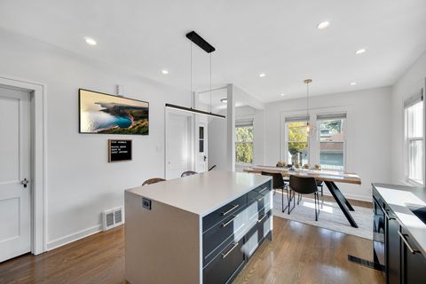 Tiny photo for 3921 Sunnyside Avenue, Brookfield, IL 60513 (MLS # 12505825)