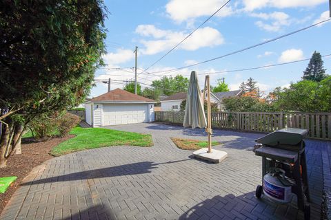 Tiny photo for 3921 Sunnyside Avenue, Brookfield, IL 60513 (MLS # 12505825)