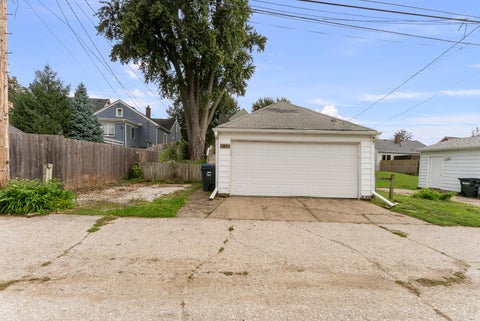 Tiny photo for 3106 Davenport Avenue, Davenport, IA 52803 (MLS # 12768885)