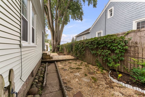 Tiny photo for 3106 Davenport Avenue, Davenport, IA 52803 (MLS # 12768885)