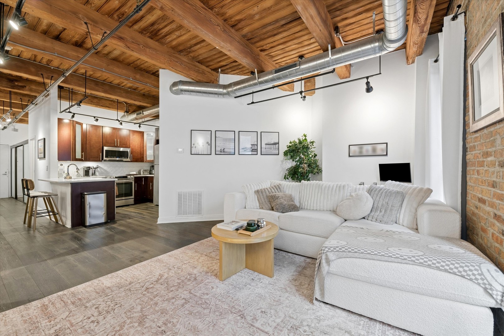 225 W Huron Street 419