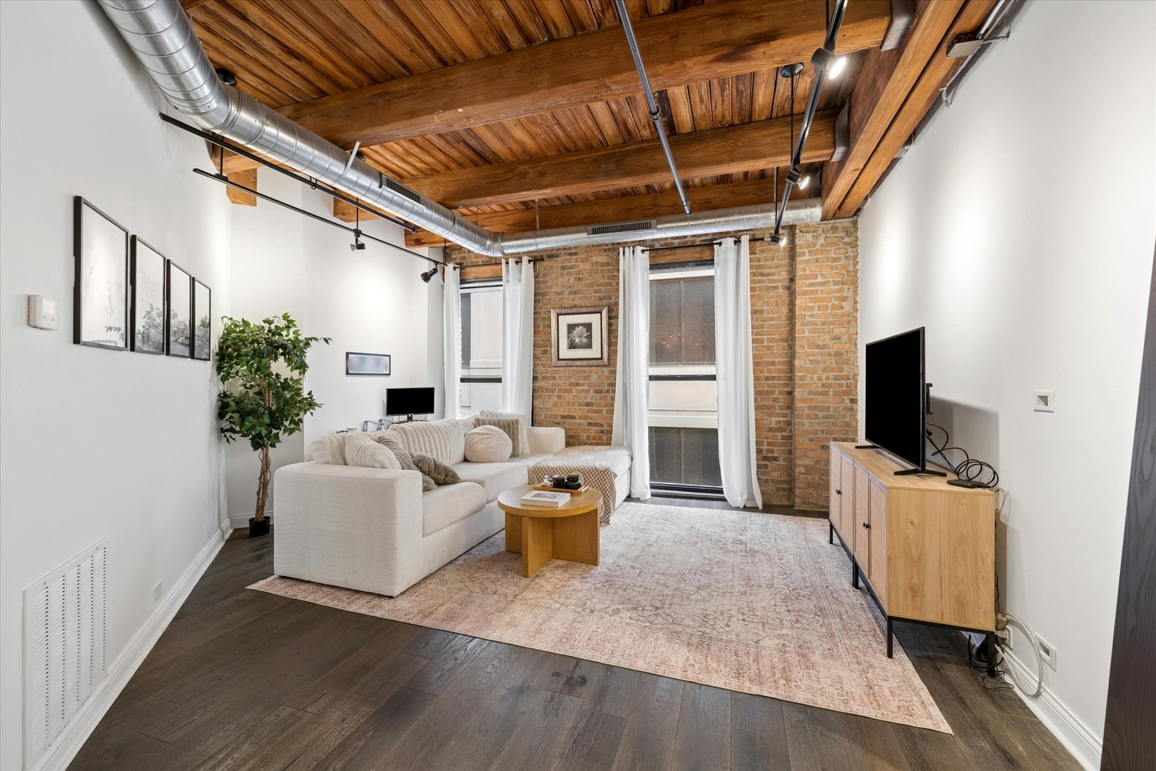 225 W Huron Street 419