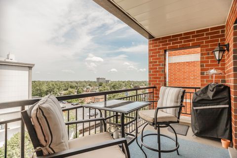 Tiny photo for 5555 N Cumberland Avenue #901, Chicago, IL 60656 (MLS # 12444391)