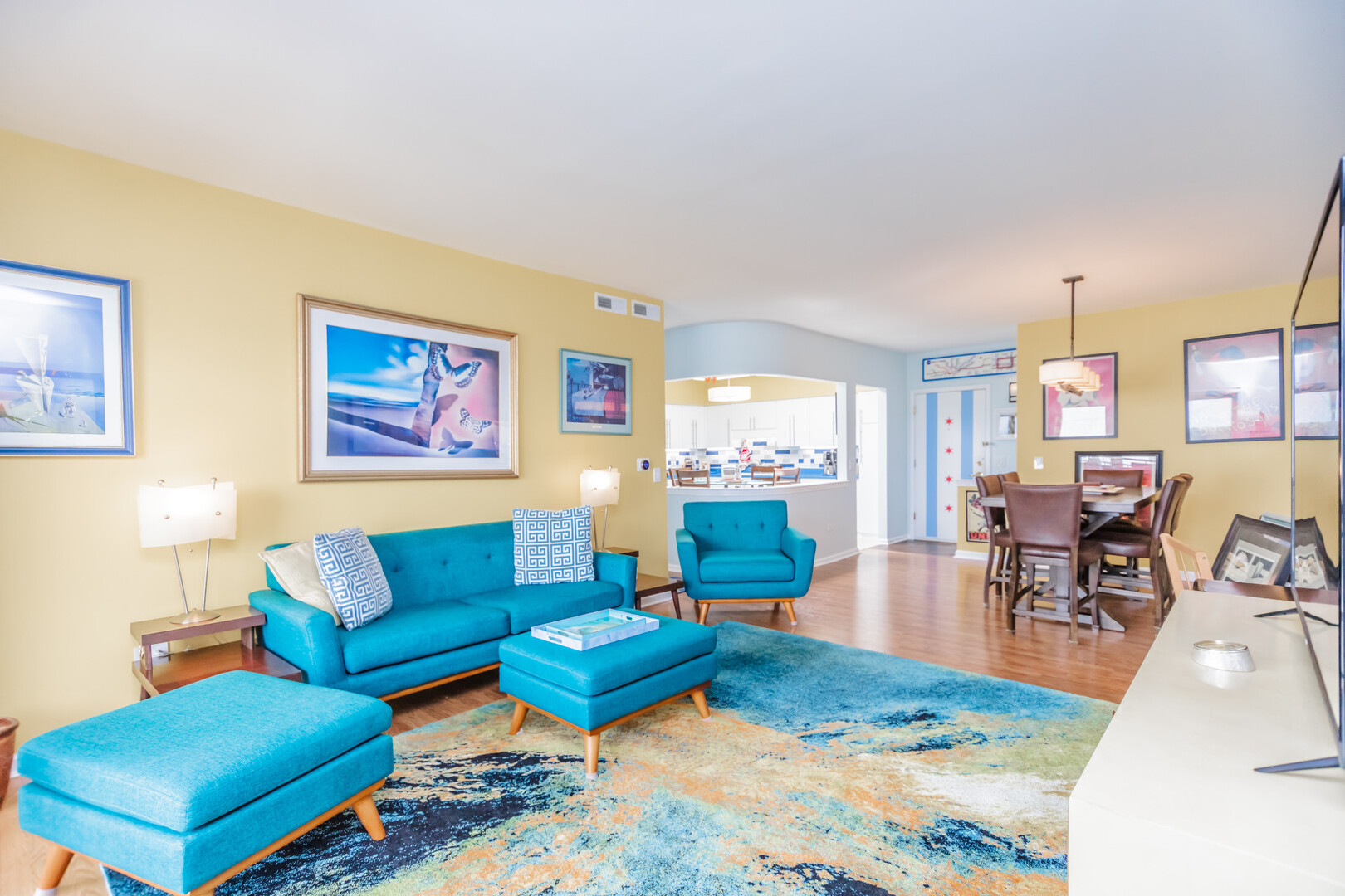 5555 N Cumberland Avenue 901