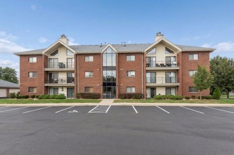 Photo of 6612 Martin France Circle #2D, Tinley Park, IL 60477 (MLS # 12794776)