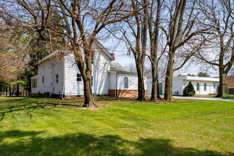 Tiny photo for 1702 W Hovey Avenue, Normal, IL 61761 (MLS # 12614074)