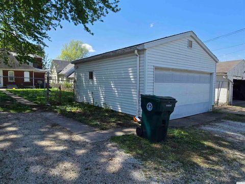 Tiny photo for 1019 Madison St. St, Quincy, IL 62301 (MLS # 12621310)