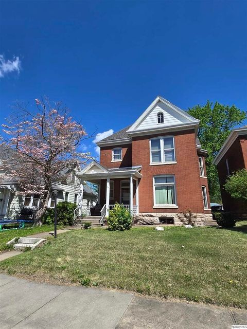 Tiny photo for 1019 Madison St. St, Quincy, IL 62301 (MLS # 12621310)