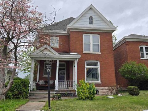 Tiny photo for 1019 Madison St. St, Quincy, IL 62301 (MLS # 12621310)