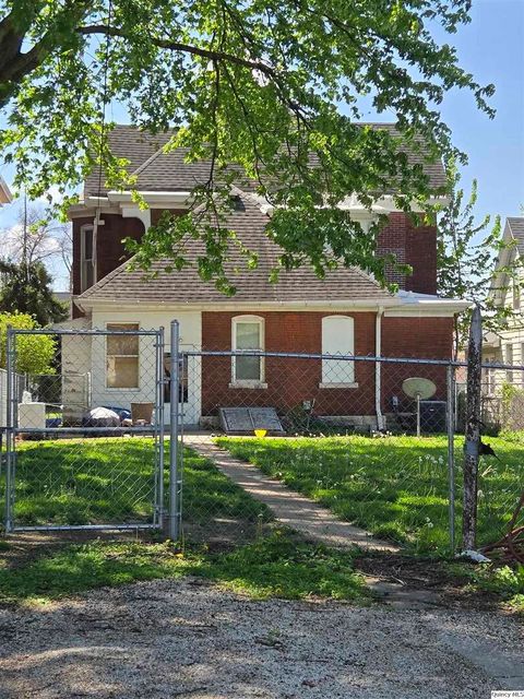Tiny photo for 1019 Madison St. St, Quincy, IL 62301 (MLS # 12621310)