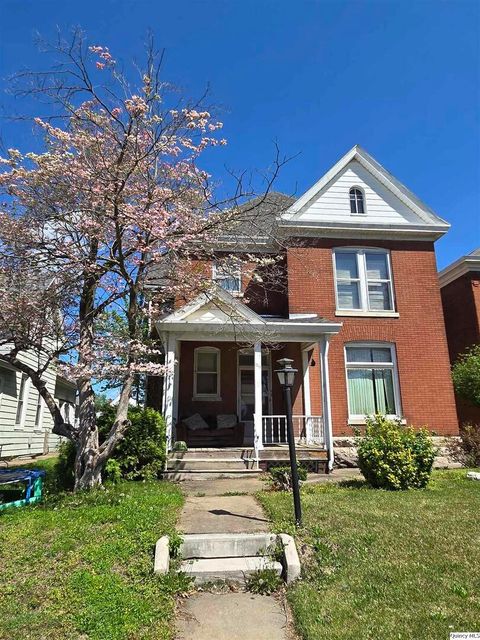 Photo of 1019 Madison St. St, Quincy, IL 62301 (MLS # 12621310)