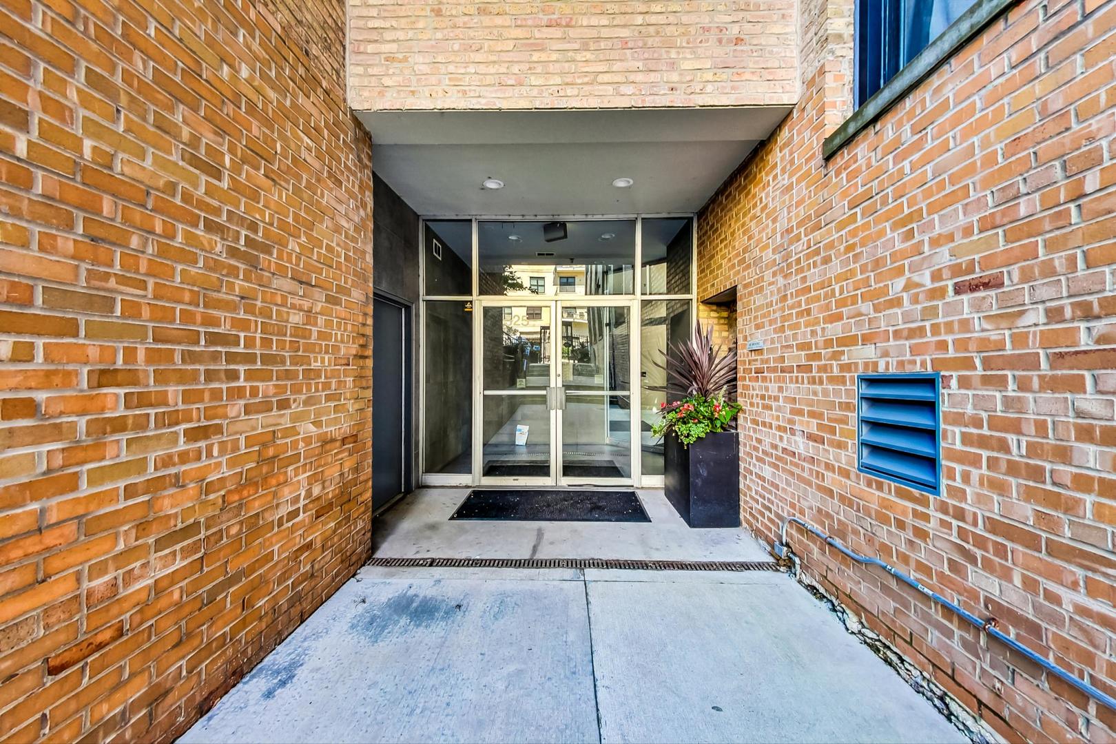 525 N Halsted Street 409