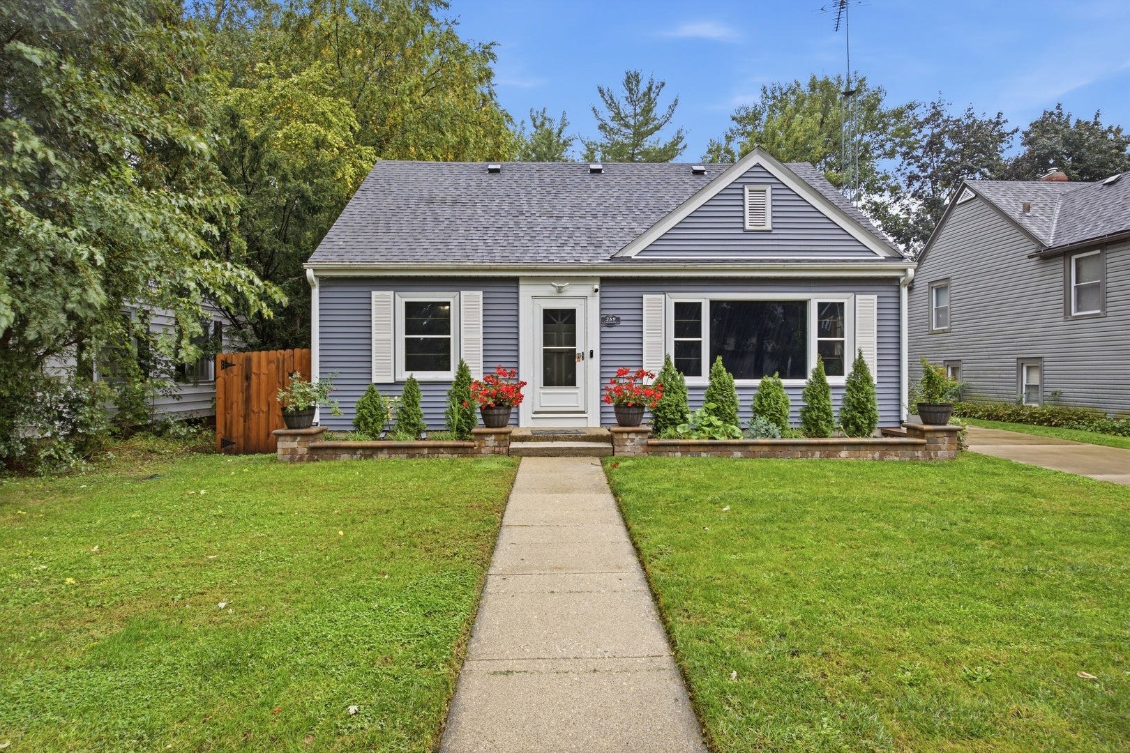 389 N Commonwealth Avenue