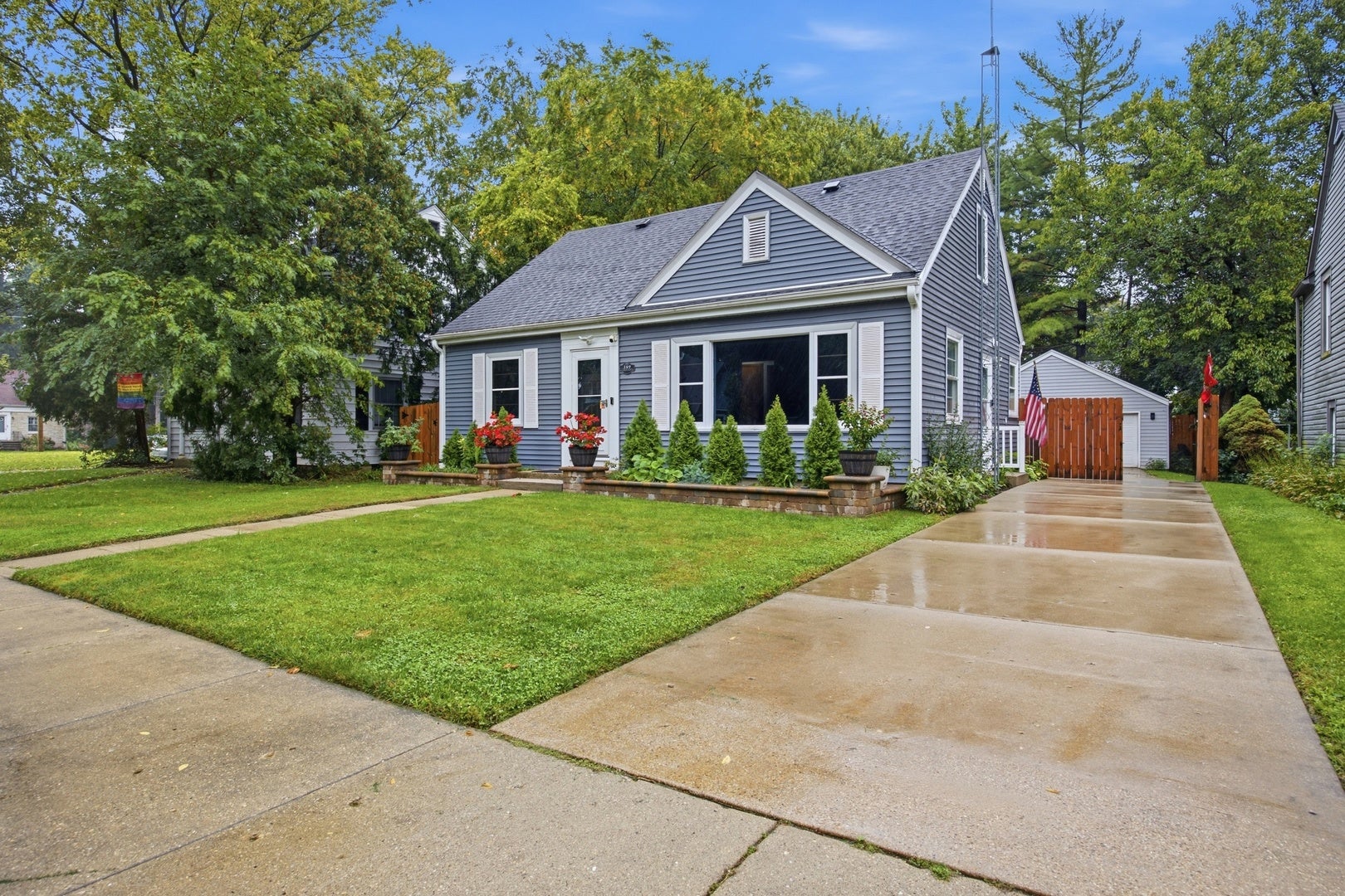 389 N Commonwealth Avenue