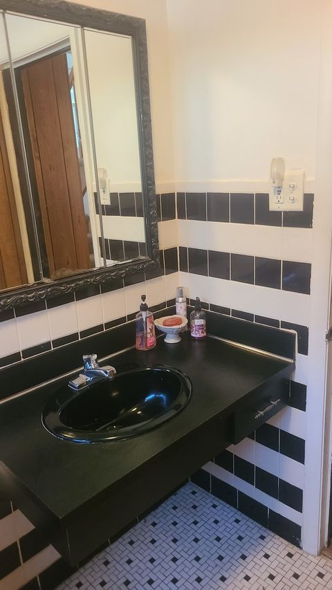 Tiny photo for 16347 Ingleside Avenue, South Holland, IL 60473 (MLS # 12447962)