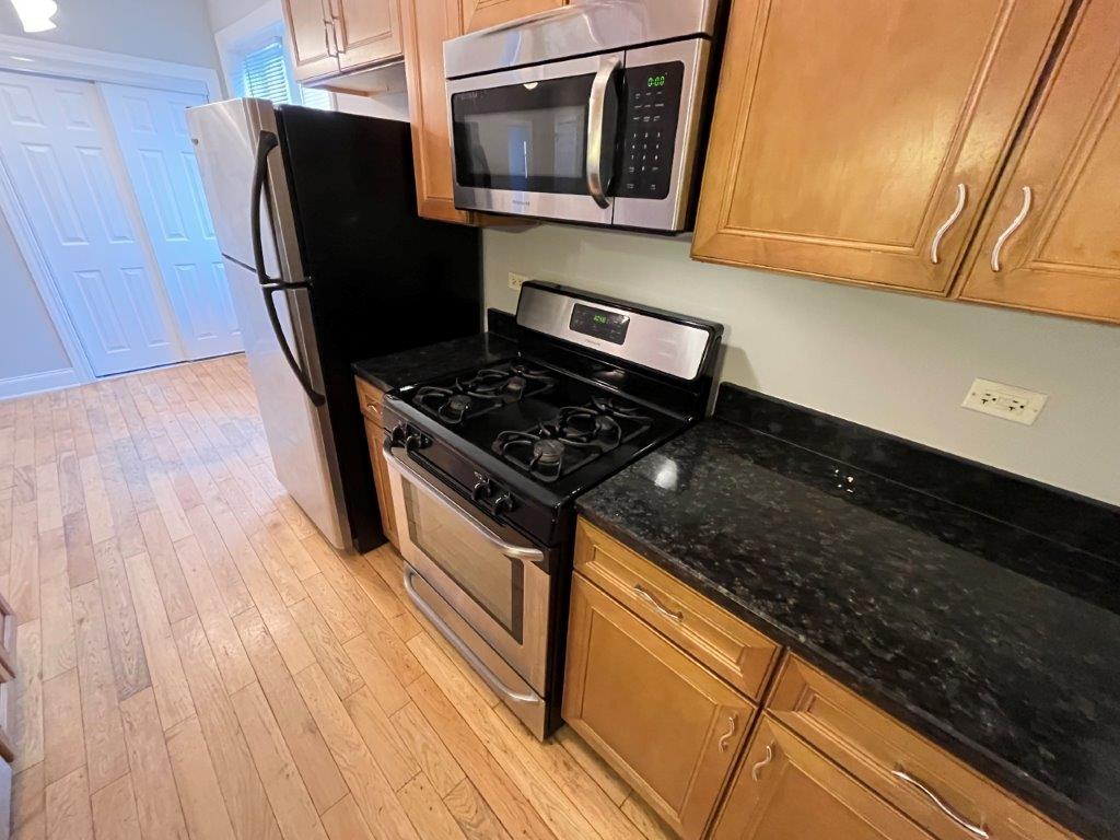 4548 W George Street 2