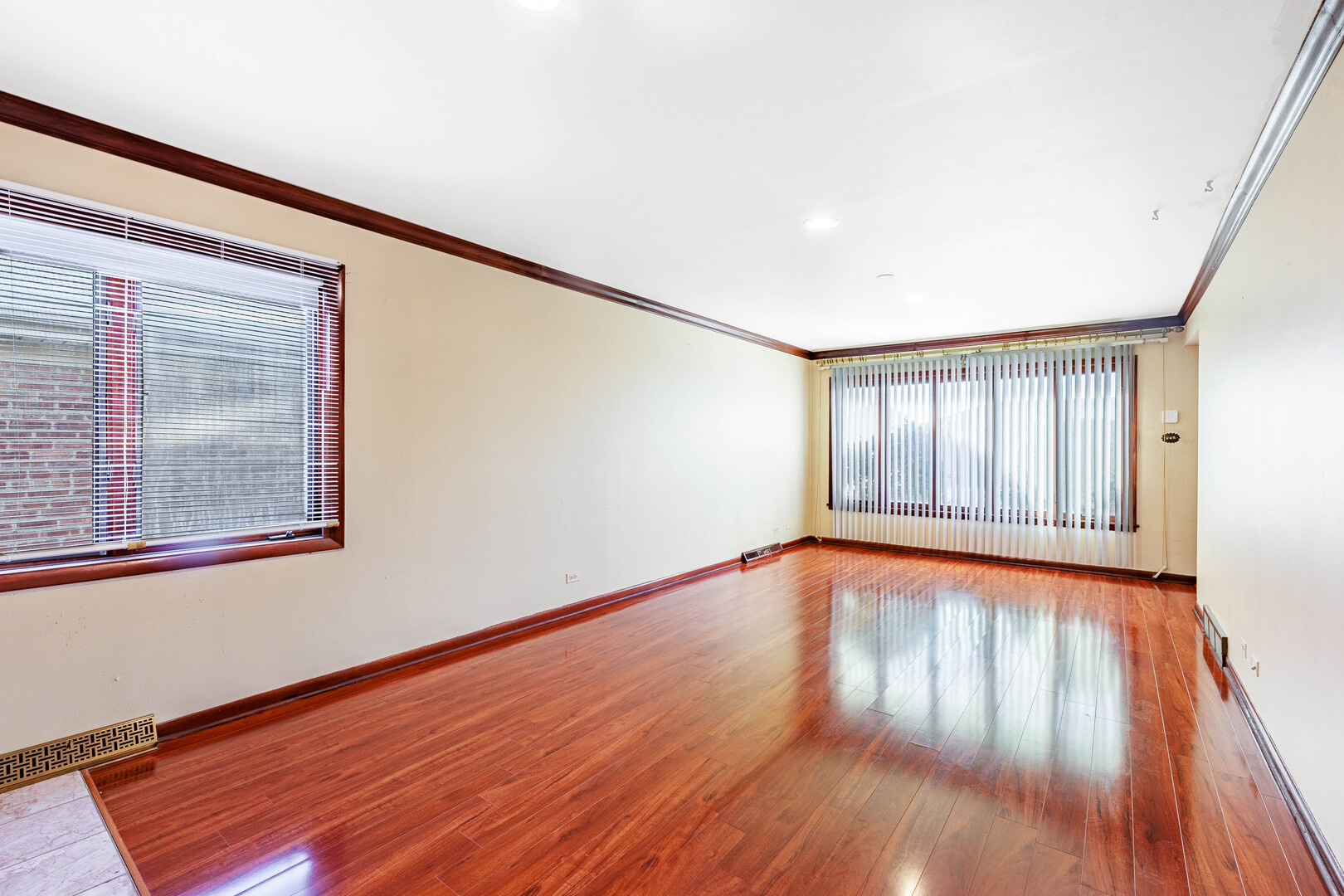 11153 S Avenue L Avenue