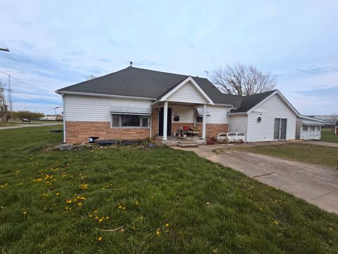 Photo of 301 S Walnut Street, Villa Grove, IL 61956 (MLS # 12340302)