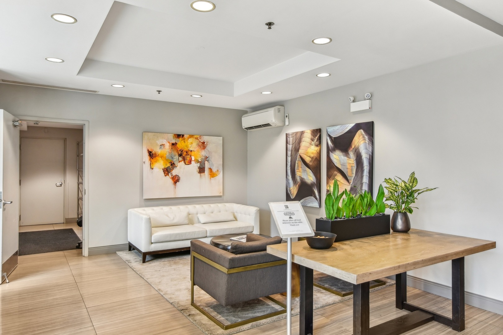 330 N Jefferson Street 1002