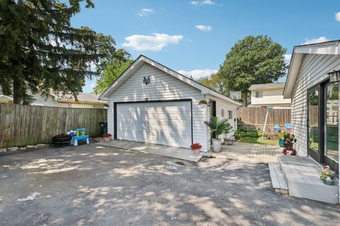 Tiny photo for 205 Shadydell Avenue, Mundelein, IL 60060 (MLS # 12582609)