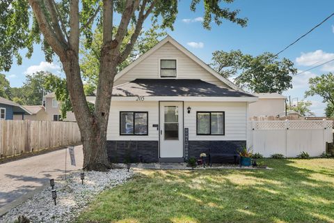 Photo of 205 Shadydell Avenue, Mundelein, IL 60060 (MLS # 12582609)